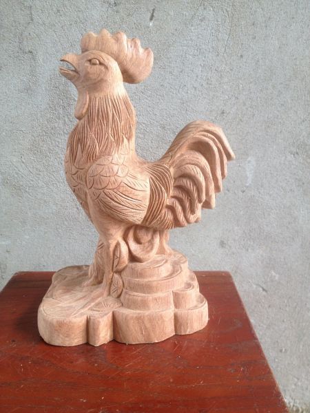 tượng con gà gỗ hương